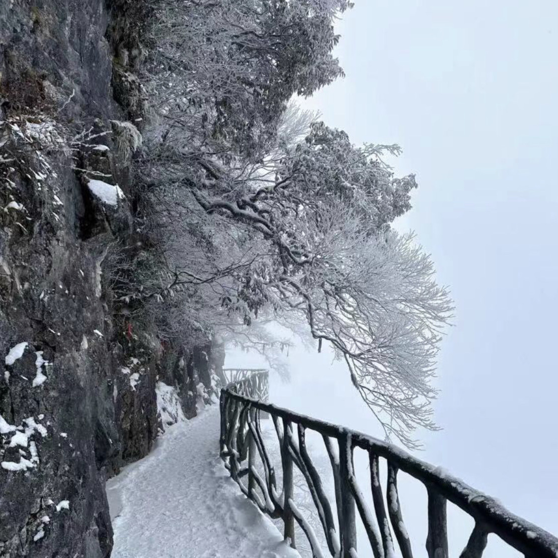 初雪古道