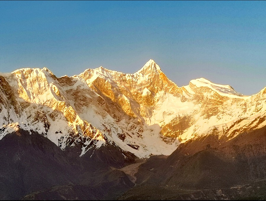 日照金山